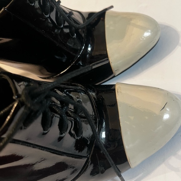 Zara Collection Patent Leather Black & Cream Lace Up Sz 38 US 8 Shoe Boots - Picture 5 of 8